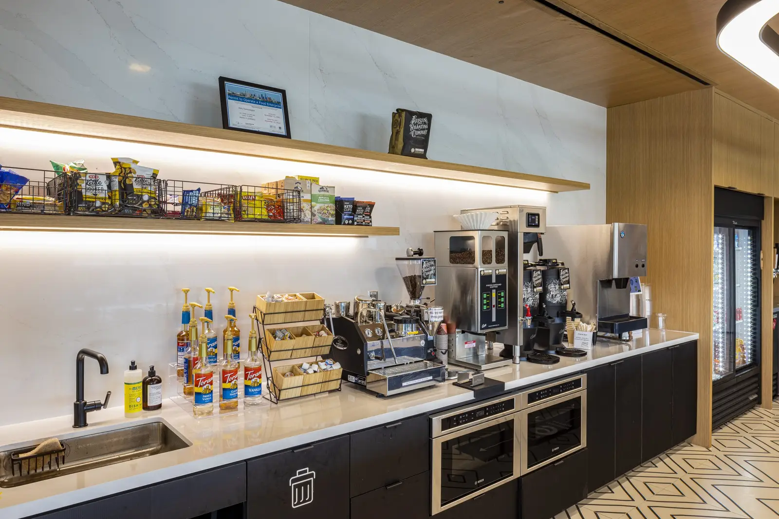 Unity snack bar with shelves, coffee machines and a wood ceiling