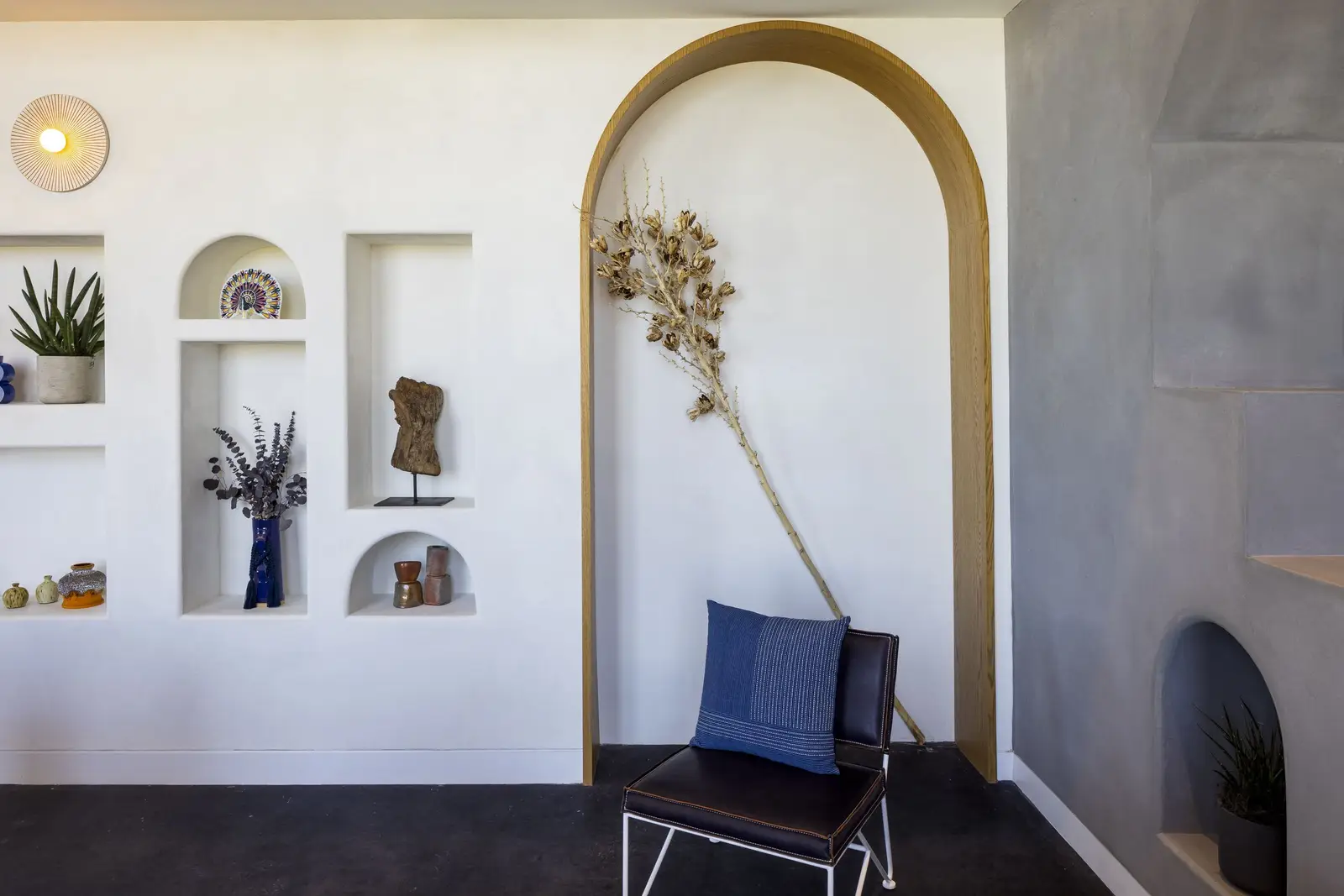 Unity white wall with an arched niche and shelf cutouts